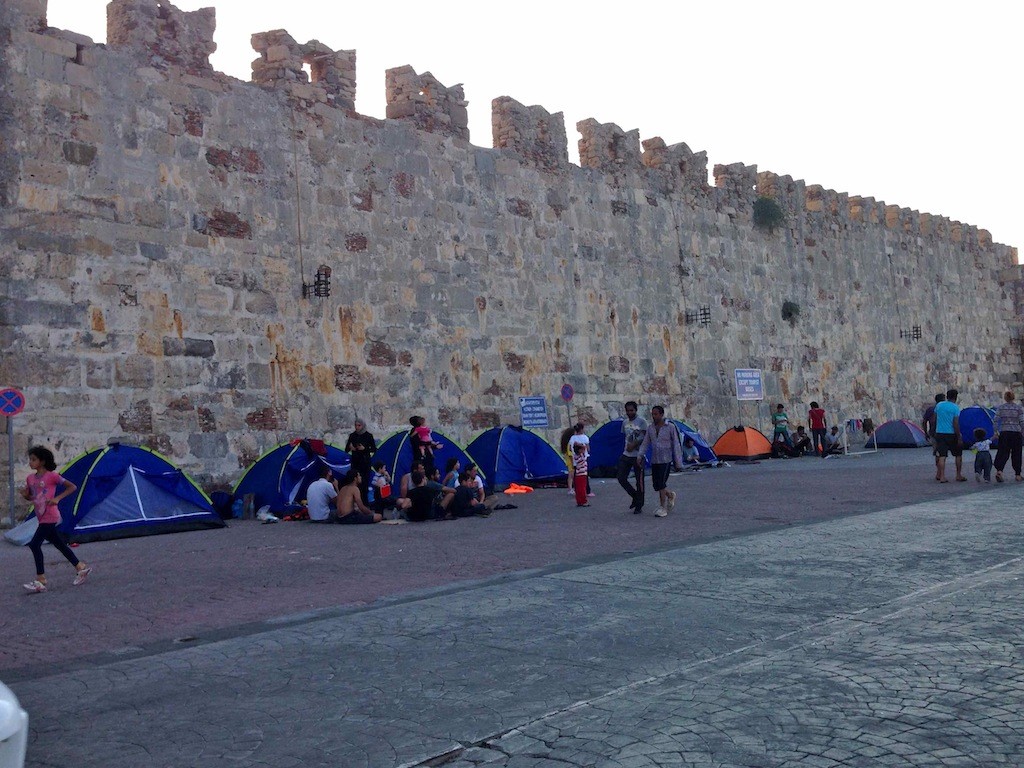 Zelte von Flüchtlingen in Kos Stadt, Griechenland