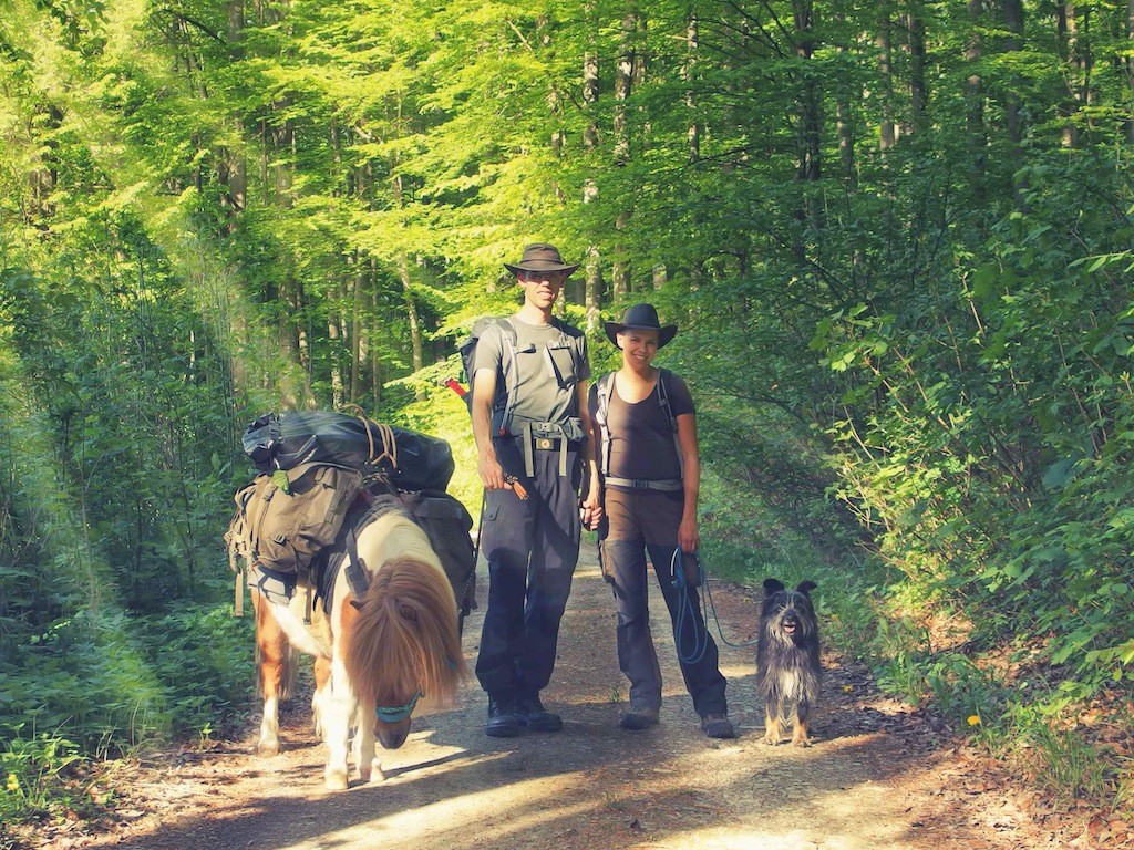 Wandern mit Pferd: Sarah mit ihrer Crew