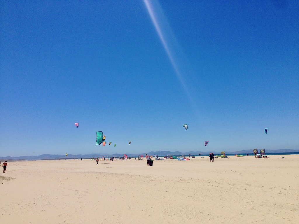 Kites am Tarifa Strand