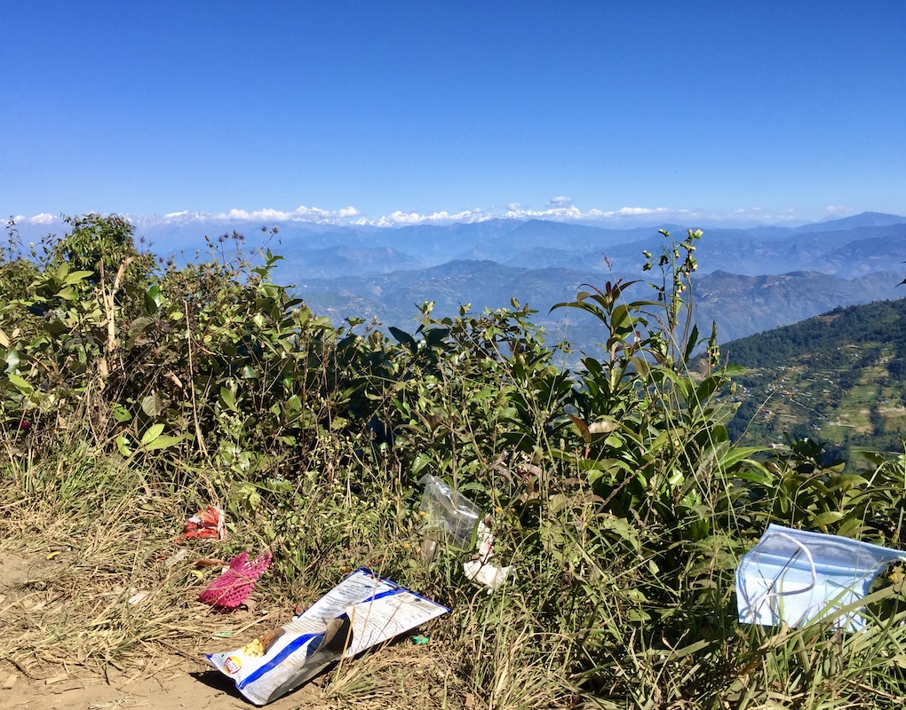 Müll vorne, Mount Everest hinten