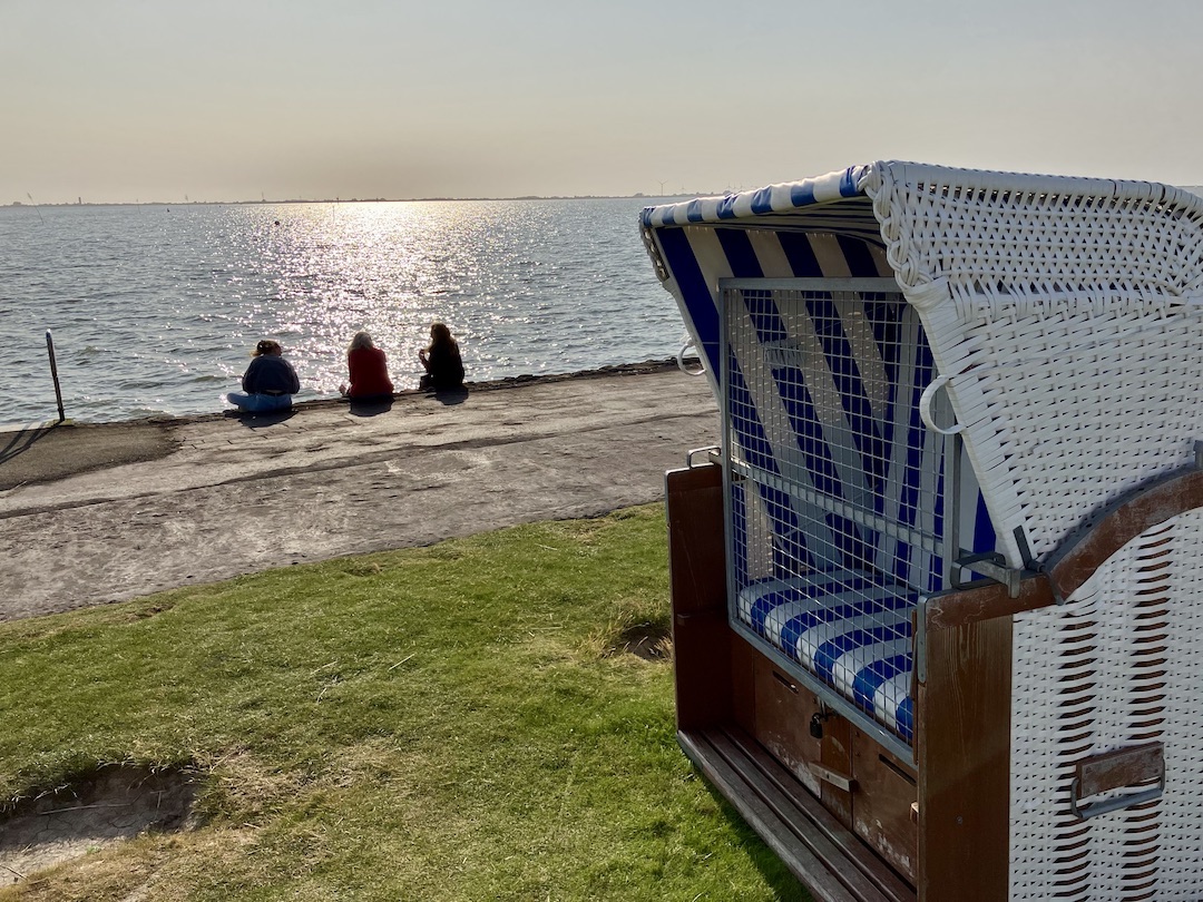 Badestelle am Dockkoog mit Strandkorb